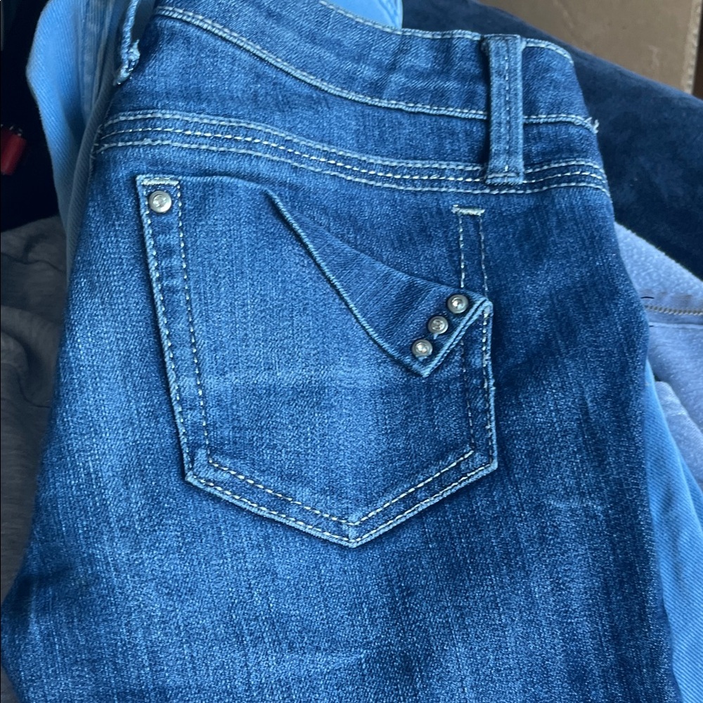Chic Blue Denim Jeans with Studded Pocket